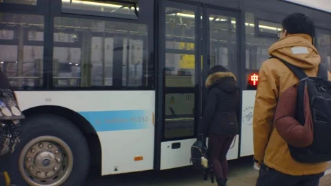 Waiting ride view with crowd asian Chinese people passengers boarding the bus Stock-Footage 157966853