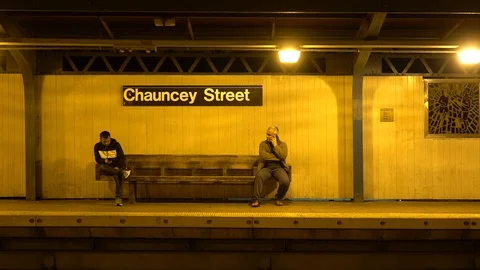 Waiting for the subway train at night Vídeo Stock 93569417
