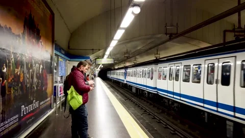 Waiting for the train in spain madrid Vidéo 242218725