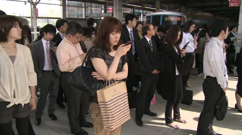 Waiting for train in Tokyo Video stock 32239001