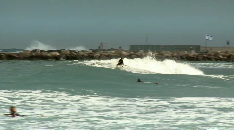Waiting for the waves - surfers 6 Video stock 710875