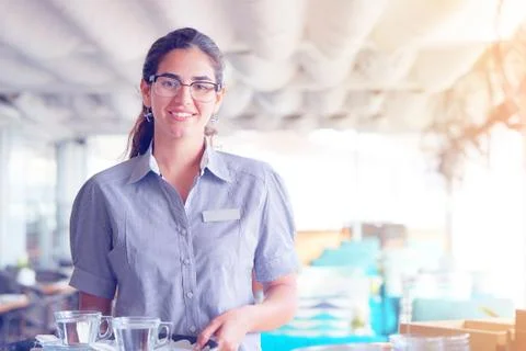 The waitress is carrying tea. Foto stock