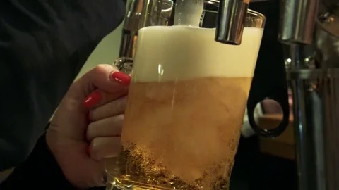 A waitress draws beer in a bar - closeup Video stock 82681063