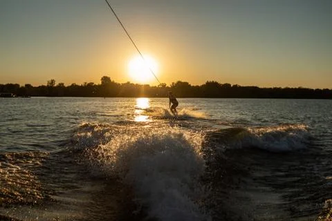 Wake boarding behind 库存照片