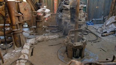 Wake up drill pipe from the well Stock Footage 123813025