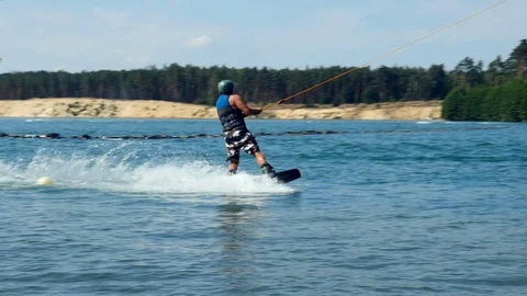 Wakeboarder Ride On Cable Wake board In slow motion on water. Vidéo 97039004