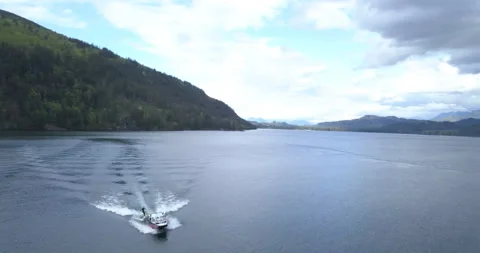 WAKESURFING - ESTABLISHING SHOT - DYNAMIC CIRCLE AROUND Stock Footage 165234660
