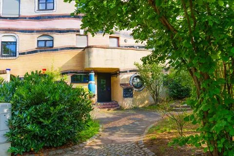 Waldspirale Residential Complex Surrounded By Lush Greenery In Darmstadt 스톡 사진