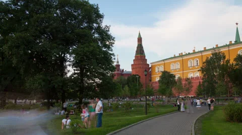 Walk in Alexander Garden hyperlapse 스톡 동영상 25232229