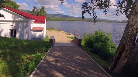 Walk along the paths in the rest house. A beautiful resort Video stock 83800826