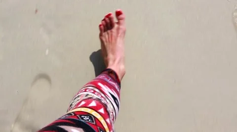 Walk  beach feet Vídeo Stock 49268734