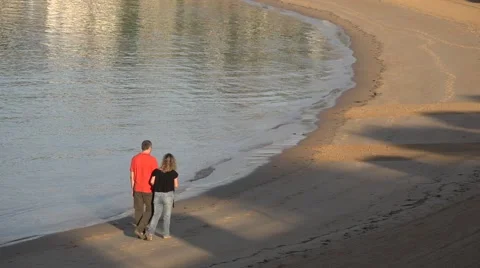 Walk on the beach Vídeos de archivo 54081926