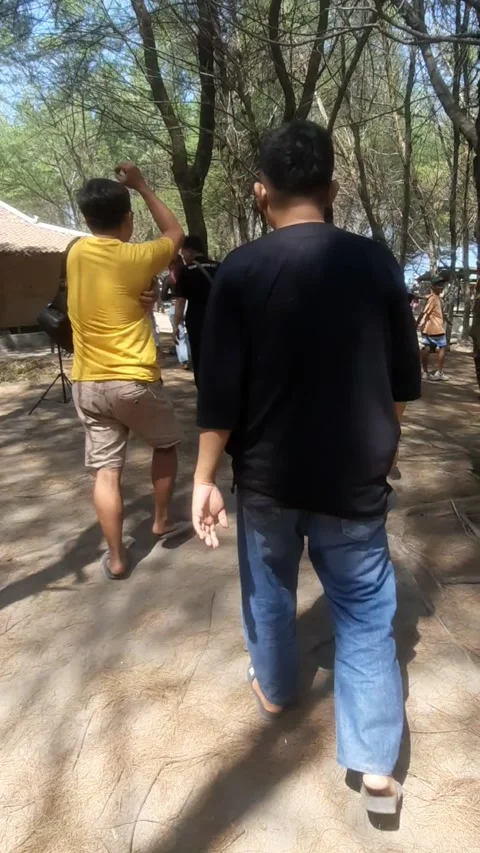 Walk to the beach Stock Footage 300275402