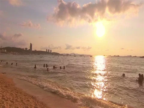Walk on the beach at Pattaya beach Stock Footage 78101839