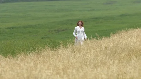 A walk between two fields. Видео 88152077