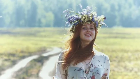 Walk in the field. Видео 78677128