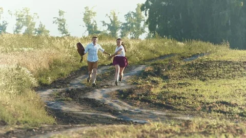 Walk in the field. Stockbeeldmateriaal 79229711