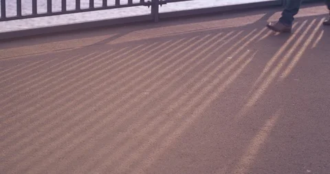 Walk 스톡 동영상 87577219