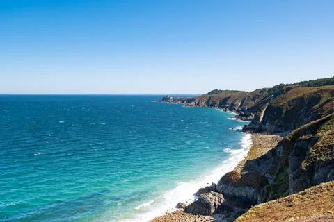 Walk on the GR34 in Brittany with far away La Latte fort Foto stock