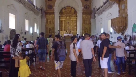 Walk inside the Basilica of Bom Jesus in Old Goa Video stock 88131733
