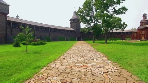 Walk inside the Baturyn fortress 動画素材 100988175
