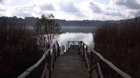 Walk to the lake 動画素材 125428031