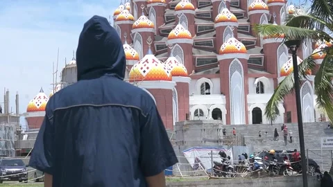 Walk to the mosque Stock Footage 218093514