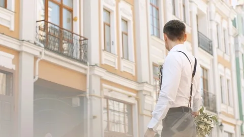 Walk For Newlyweds. 스톡 동영상 111799281
