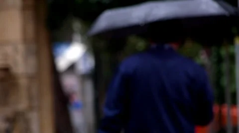 Walk in the rain Video stock 37577300