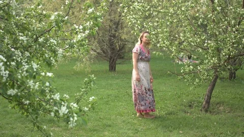 Walk in the in the spring park. Stockbeeldmateriaal 113347356