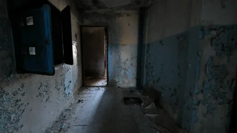 A walk through a block of flats in Pripyat, Chernobyl Stock-Footage 140933807