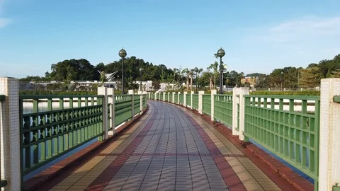 Walk through bridge of Sultan Omar Ali Saifuddin Mosque. Stock Footage 101147464