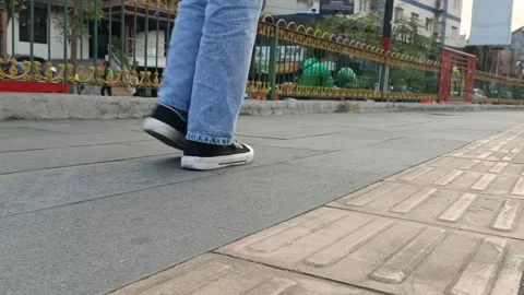 Walk through the city Video stock 258072788
