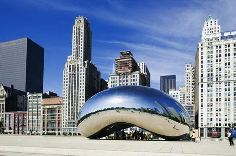 Walk through Cloud Gate sculpture in Chicago's Millennium Park, Illinois Stock Photos