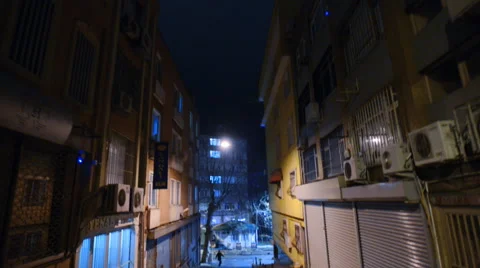 A walk through the dark streets Stockbeeldmateriaal 63050191