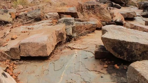 Walk through old mountains of Deccan plateau Vídeos de archivo 73240567