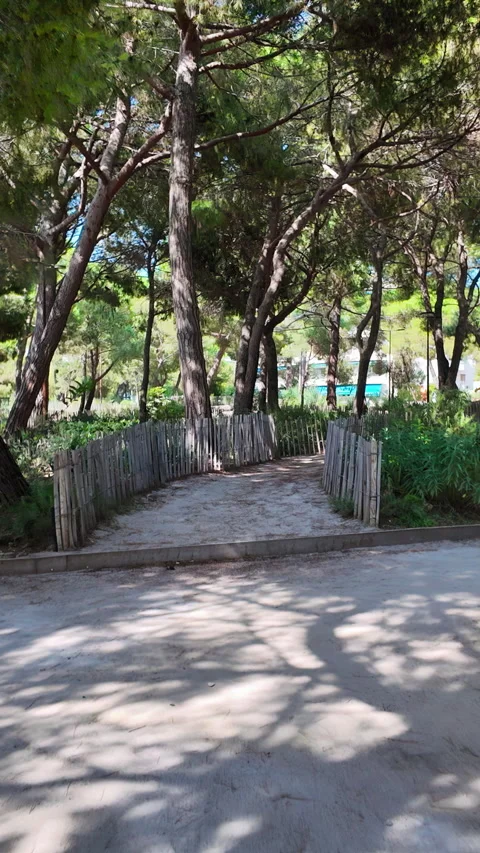 A walk through the Parc De La Pinede in Juan-les-Pins, France on a sunny day. Video stock 292006328
