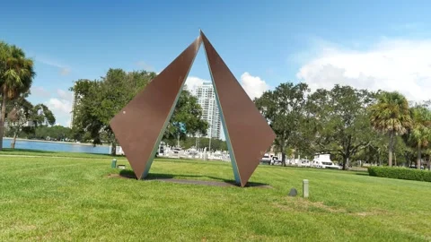 Walk through push in of Truth Sculpture over green grass in Vinoy Park towards d Stock Footage 314622899