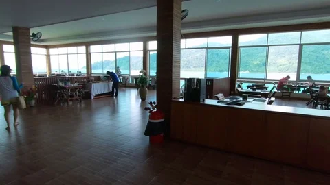 Walk through restaurant in Ko Lipe Vidéo 104300477