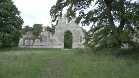 Walk towards an old ancient castle ruin main gate 库存影片 133739043