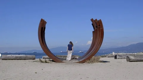 Walk U shape figure on the beach Stock Footage 81094563