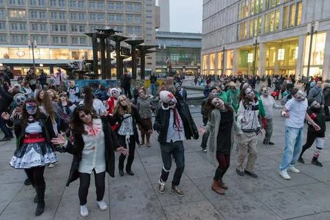  Walk of Zombies, Time to be dead, ab der Ruine der Franziskaner Klosterki... Stock Photos