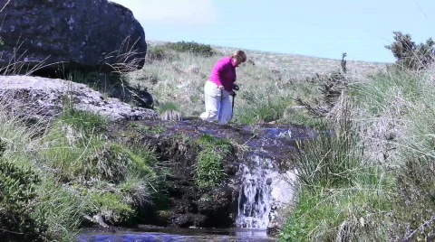Walkers cross river Video stock 859236