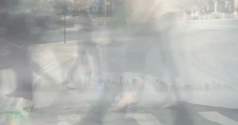 Walkers stepping onto crossing creating ghost forms and flare, showing waves and 库存影片 334185513