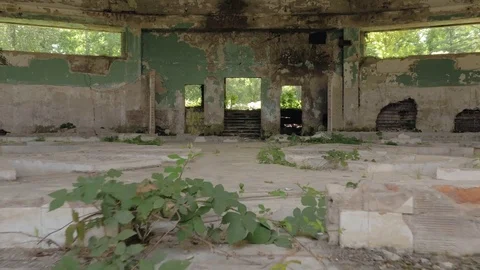 Walking in the abandoned building in Tskaltubo, Georgia Vídeo Stock 82648842