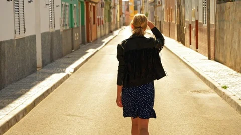 Walking alone in an empty street Video stock 107011672