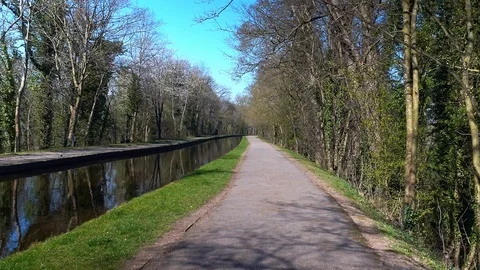 Walking along the path by the Pontcysyllte Aqueduct and Llangollen Canal Video stock 106409954