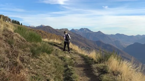 Walking on Alpe Giumello Vidéo 142718368