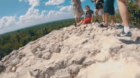 Walking Up Ancient Mayan Temples 動画素材 125409257