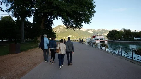 Walking in annecy 스톡 동영상 126355062